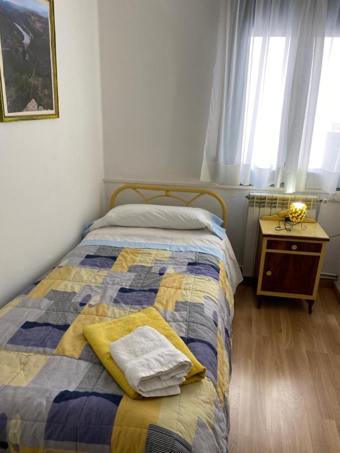 Hostal Casiano Camarasa Exterior photo